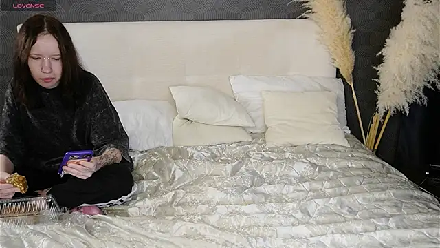 Snapshot of soft_sofi_ chatting on 10/12/25, 08:52 soft sofi online show from 10/12/25, 08:52