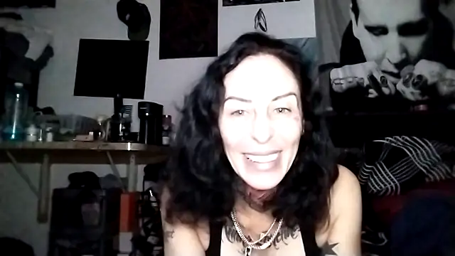 inkdhollow1 online show from 10/08/25, 09:07