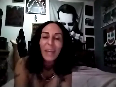 inkdhollow1 online show from 10/19/25, 04:46