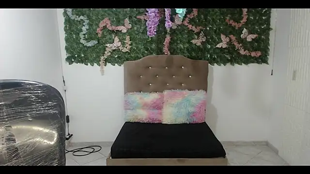 cristal hills 19 online show from 12/01/25, 05:07