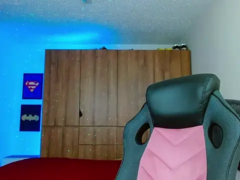 Snapshot of mathewv_ chatting on 11/29/25, 11:41 mathewv online show from 11/29/25, 11:41