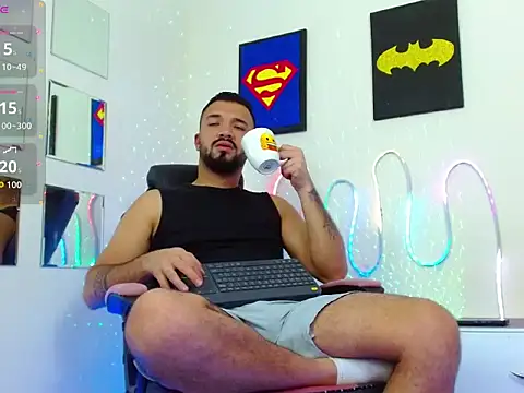 Snapshot of mathewv_ chatting on 12/01/25, 03:00 mathewv online show from 12/01/25, 03:00