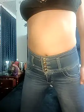 lizethavila online show from 10/13/25, 09:48