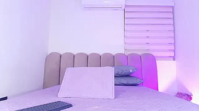 Snapshot of ashly_mr chatting on 02/14/26, 12:02 ashly mr online show from 02/14/26, 12:02