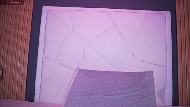 Emily Roberts9 online show from 04/01/26, 01:41