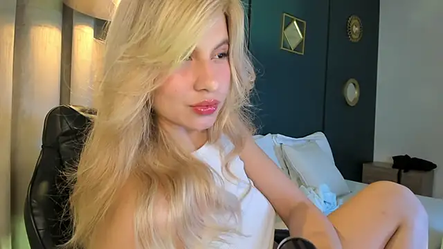Snapshot of mia_curry chatting on 06/10/26, 07:13 mia curry online show from 06/10/26, 07:13
