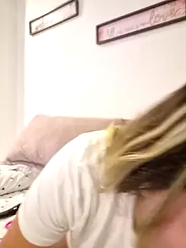 Zoe riivas online show from 04/18/26, 11:03