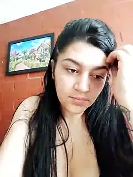 Snapshot of alejitasweet chatting on 10/08/25, 02:47 alejitasweet online show from 10/08/25, 02:47