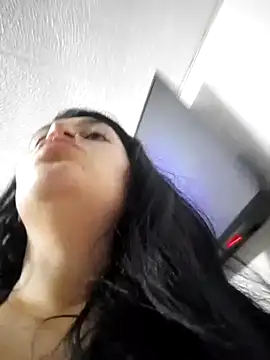 Snapshot of alejitasweet chatting on 10/18/25, 02:25 alejitasweet online show from 10/18/25, 02:25