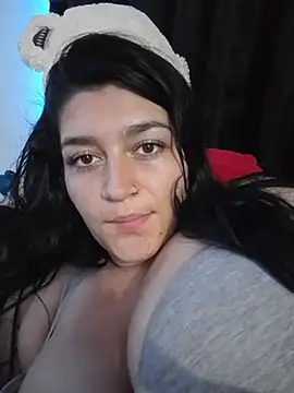 Snapshot of alejitasweet chatting on 10/27/25, 01:42 alejitasweet online show from 10/27/25, 01:42