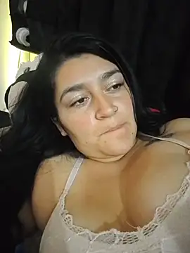 Snapshot of alejitasweet chatting on 10/29/25, 03:31 alejitasweet online show from 10/29/25, 03:31