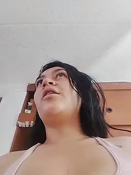 Snapshot of alejitasweet chatting on 11/15/25, 01:29 alejitasweet online show from 11/15/25, 01:29