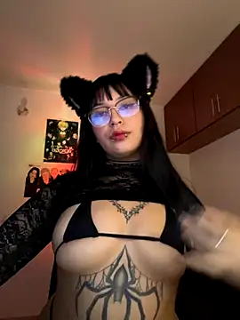 Snapshot of Hinatamoon_ chatting on 10/23/25, 05:07 Hinatamoon online show from 10/23/25, 05:07