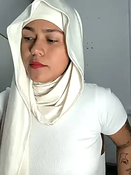 Snapshot of Nadia_hasbun chatting on 10/02/25, 01:07 Nadia hasbun online show from 10/02/25, 01:07