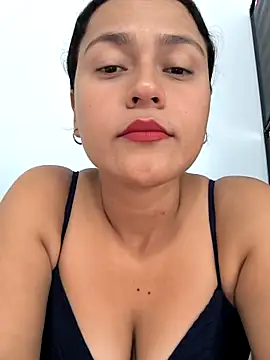 Snapshot of Nadia_hasbun chatting on 10/19/25, 08:09 Nadia hasbun online show from 10/19/25, 08:09