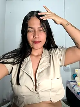 Snapshot of Nadia_hasbun chatting on 10/28/25, 12:30 Nadia hasbun online show from 10/28/25, 12:30