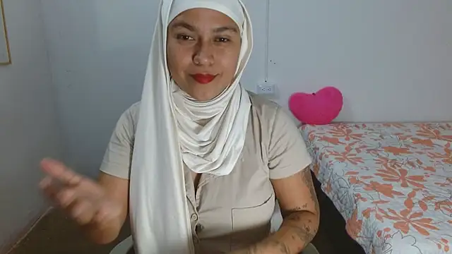 Nadia hasbun online show from 11/12/25, 12:16