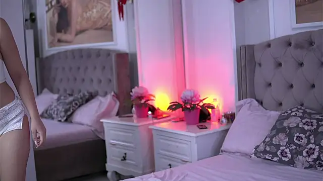 AuroraSins online show from 12/19/25, 04:19