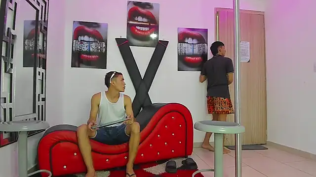 Snapshot of VERY_HOT_GUYS chatting on 10/13/25, 01:38 VERY HOT GUYS online show from 10/13/25, 01:38