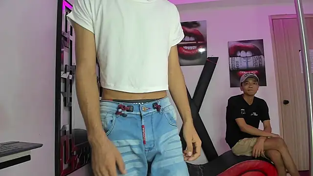 Snapshot of VERY_HOT_GUYS chatting on 11/28/25, 01:14 VERY HOT GUYS online show from 11/28/25, 01:14