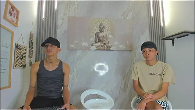 Snapshot of VERY_HOT_GUYS chatting on 12/17/25, 01:28 VERY HOT GUYS online show from 12/17/25, 01:28