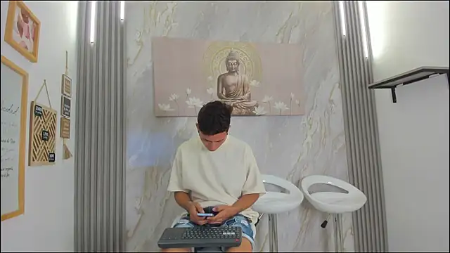 Snapshot of VERY_HOT_GUYS chatting on 12/22/25, 07:27 VERY HOT GUYS online show from 12/22/25, 07:27