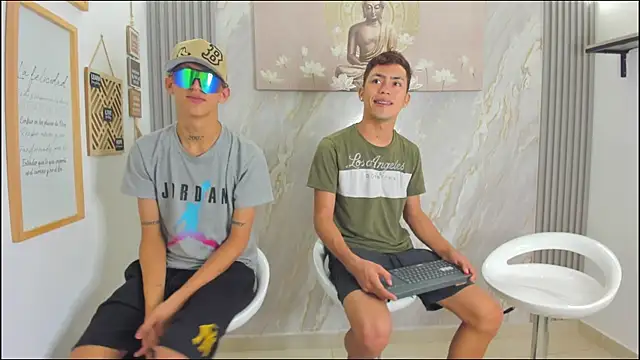 Snapshot of VERY_HOT_GUYS chatting on 01/06/26, 01:15 VERY HOT GUYS online show from 01/06/26, 01:15