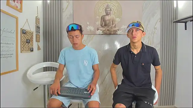 Snapshot of VERY_HOT_GUYS chatting on 01/07/26, 01:13 VERY HOT GUYS online show from 01/07/26, 01:13