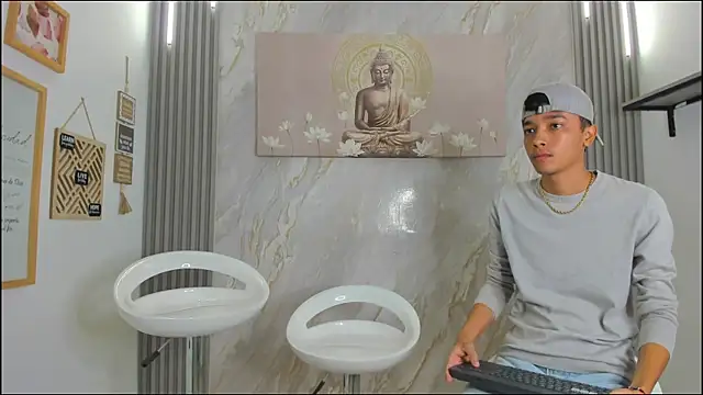 Snapshot of VERY_HOT_GUYS chatting on 01/08/26, 01:24 VERY HOT GUYS online show from 01/08/26, 01:24