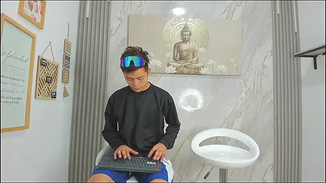 Snapshot of VERY_HOT_GUYS chatting on 01/10/26, 01:24 VERY HOT GUYS online show from 01/10/26, 01:24