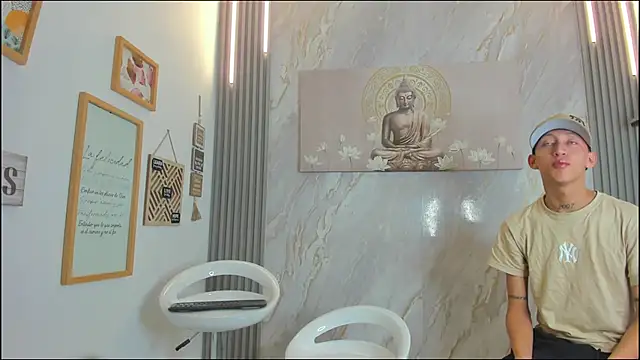 Snapshot of VERY_HOT_GUYS chatting on 01/14/26, 01:17 VERY HOT GUYS online show from 01/14/26, 01:17