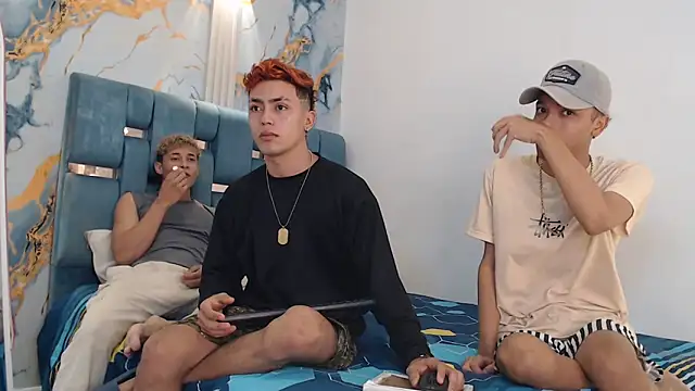 Snapshot of VERY_HOT_GUYS chatting on 02/04/26, 01:17 VERY HOT GUYS online show from 02/04/26, 01:17