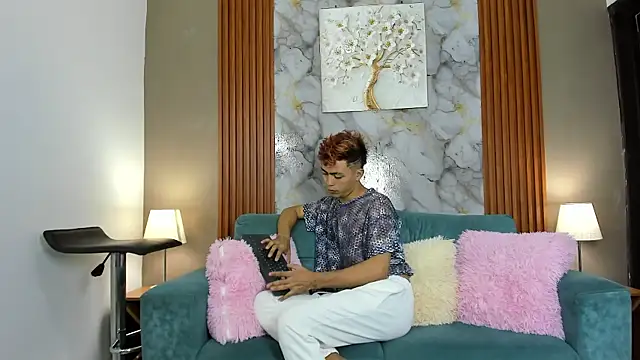 Snapshot of VERY_HOT_GUYS chatting on 02/14/26, 01:19 VERY HOT GUYS online show from 02/14/26, 01:19