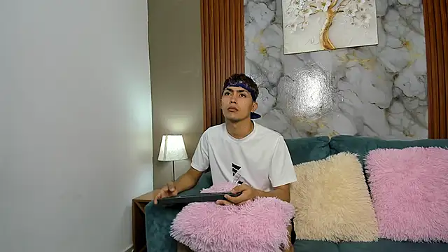 Snapshot of VERY_HOT_GUYS chatting on 02/21/26, 01:23 VERY HOT GUYS online show from 02/21/26, 01:23