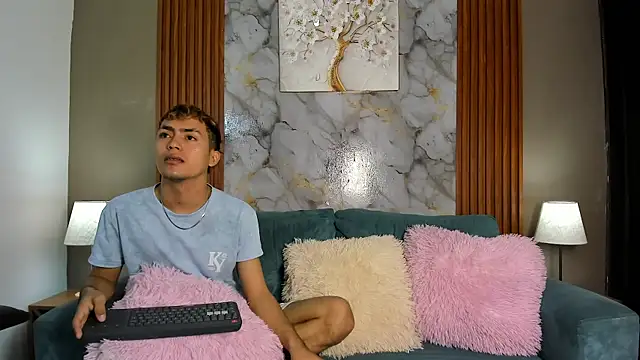 Snapshot of VERY_HOT_GUYS chatting on 03/02/26, 01:18 VERY HOT GUYS online show from 03/02/26, 01:18