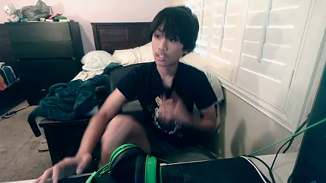 youngasianboy2007 online show from 10/13/25, 12:43