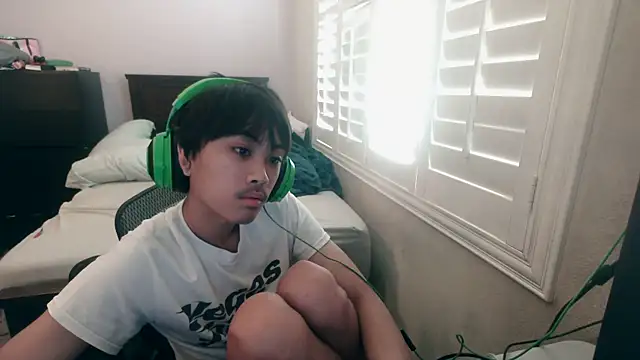 youngasianboy2007 online show from 10/19/25, 09:26