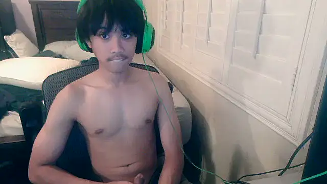 youngasianboy2007 online show from 10/28/25, 02:37