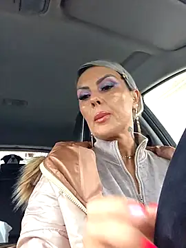 KirraWhite online show from 10/14/25, 05:30