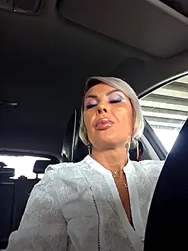 KirraWhite online show from 10/16/25, 07:53