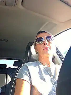 KirraWhite online show from 10/20/25, 12:27