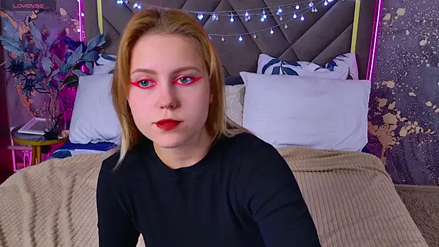 Snapshot of Stellahaart chatting on 09/30/25, 12:32 Stellahaart online show from 09/30/25, 12:32