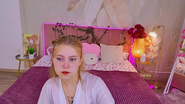 Snapshot of Stellahaart chatting on 10/07/25, 05:37 Stellahaart online show from 10/07/25, 05:37