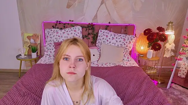 Snapshot of Stellahaart chatting on 10/08/25, 05:16 Stellahaart online show from 10/08/25, 05:16