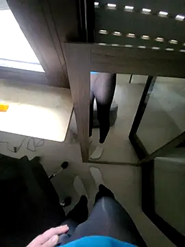 rezzzze online show from 10/12/25, 08:46