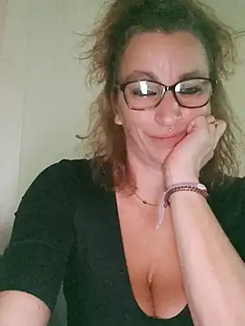 Fifi83Bell online show from 11/27/25, 03:58