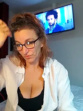 Fifi83Bell online show from 12/16/25, 02:55