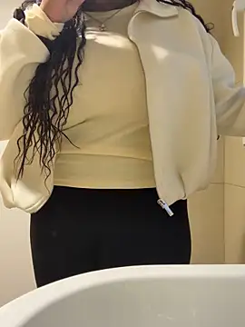 nanaisbackk online show from 12/17/25, 11:27