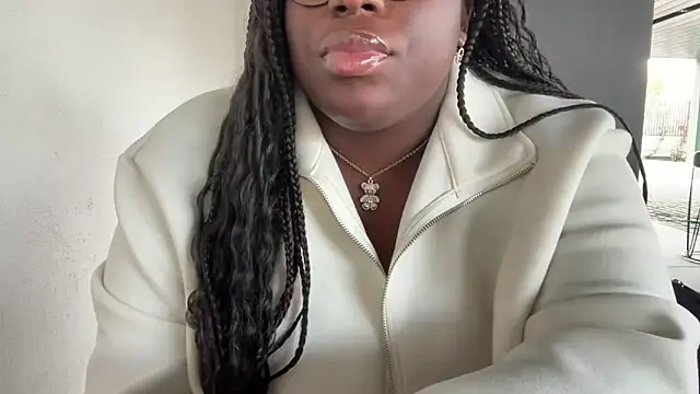 nanaisbackk online show from 12/18/25, 09:59