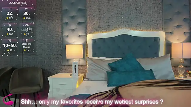 Snapshot of EmaHarpeer chatting on 10/26/25, 01:11 EmaHarpeer online show from 10/26/25, 01:11